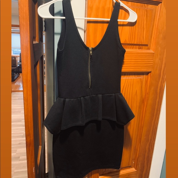 Black peplum dress - Picture 2 of 2